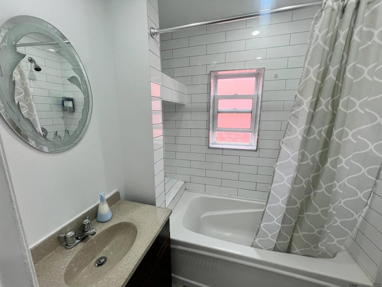 #1 Convvy-Nient Residence! Toronto Exterior photo