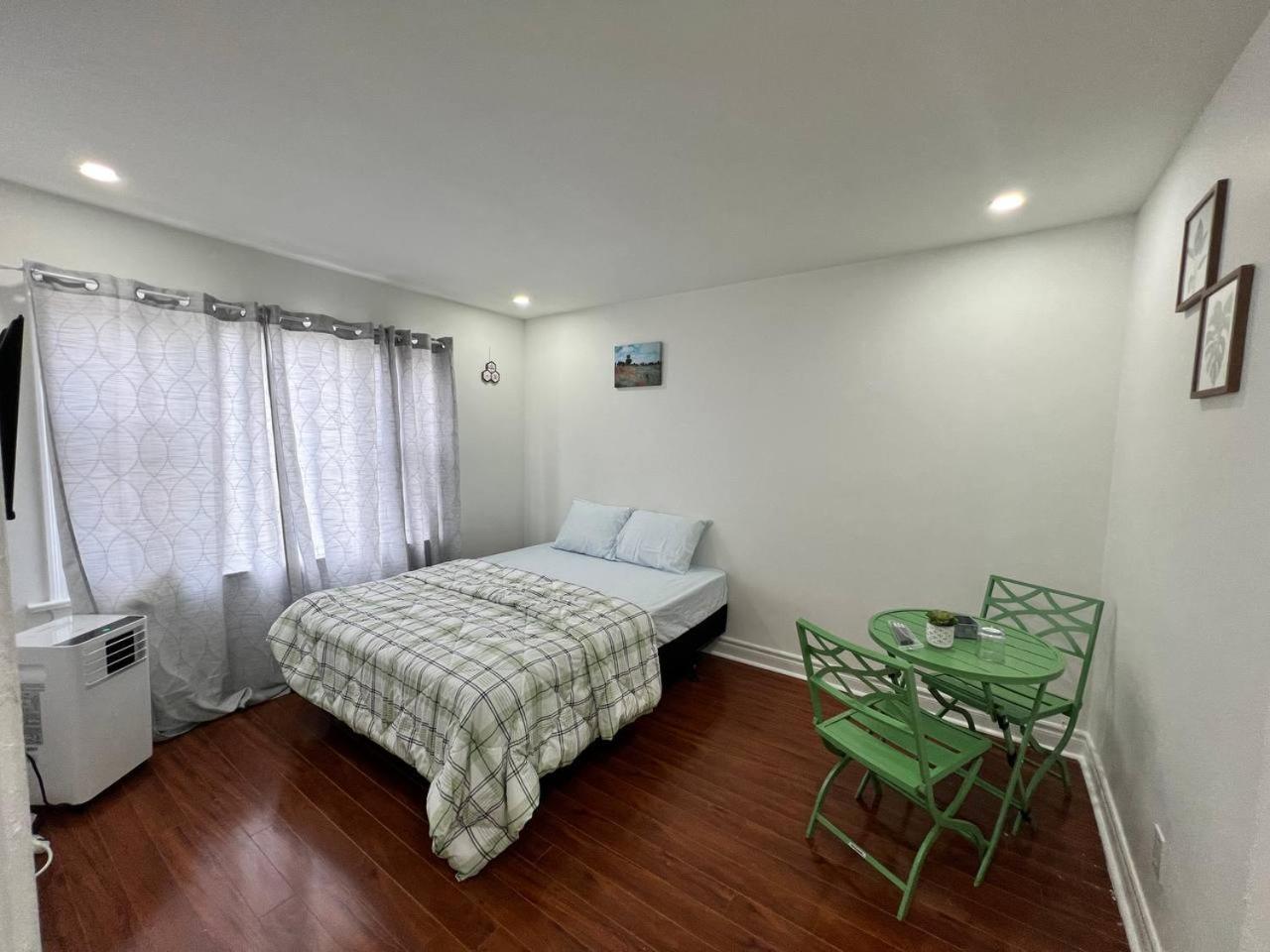 #1 Convvy-Nient Residence! Toronto Exterior photo