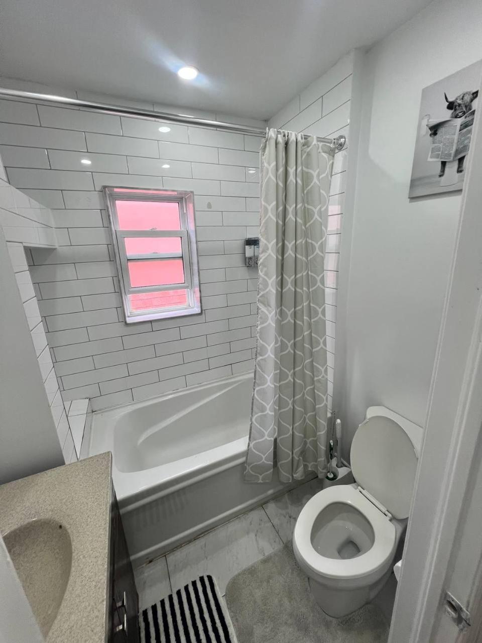 #1 Convvy-Nient Residence! Toronto Exterior photo