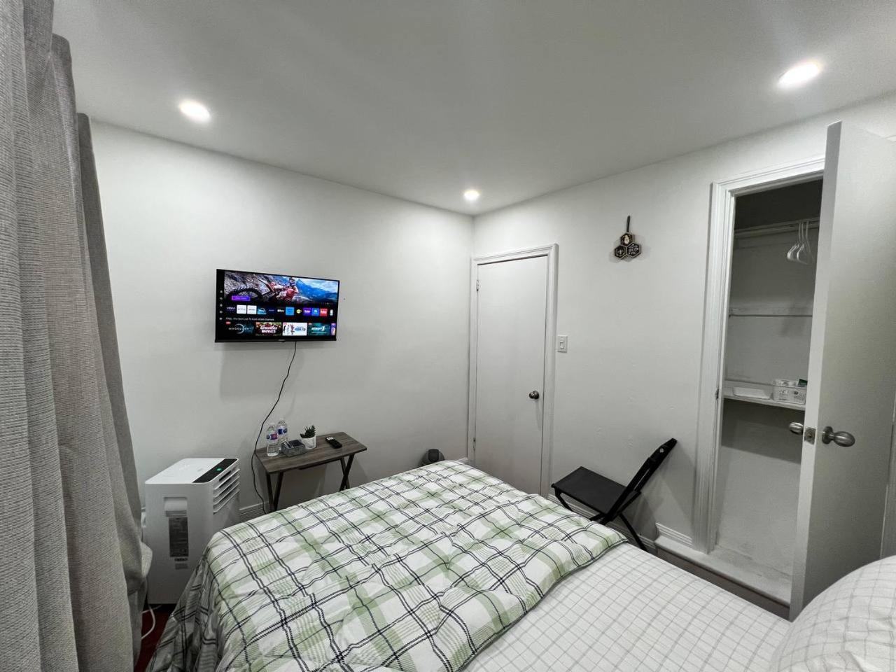 #1 Convvy-Nient Residence! Toronto Exterior photo